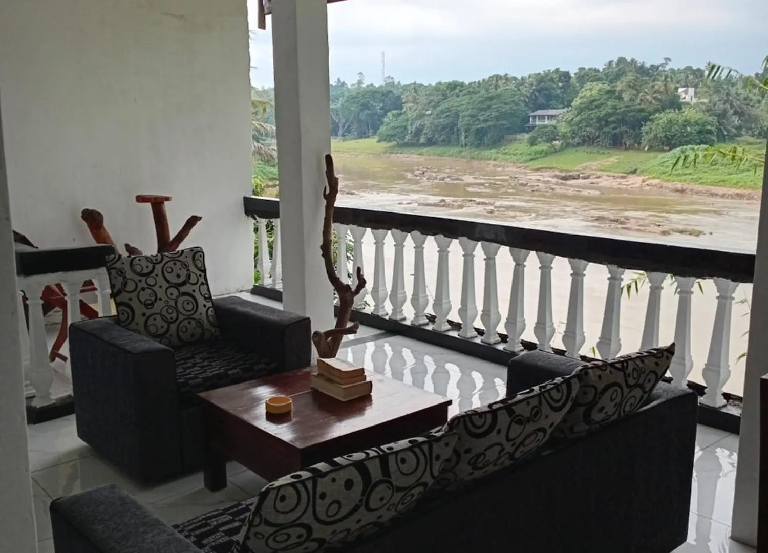 Sadhara River View Lodge Kandy